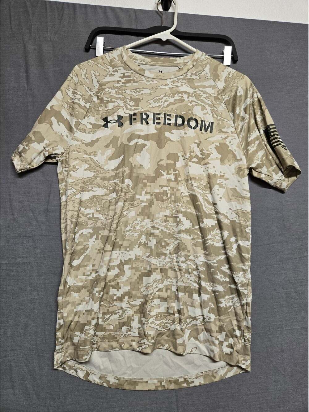 Under Armour Freedom Camo Short Sleeve T Shirt SM P CH